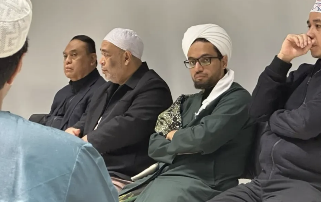 سفير جمهورية إندونيسيا يزور معهد الرحمة ويعزز أواصر التواصل مع الطلبة الإندونيسيين في الأردن